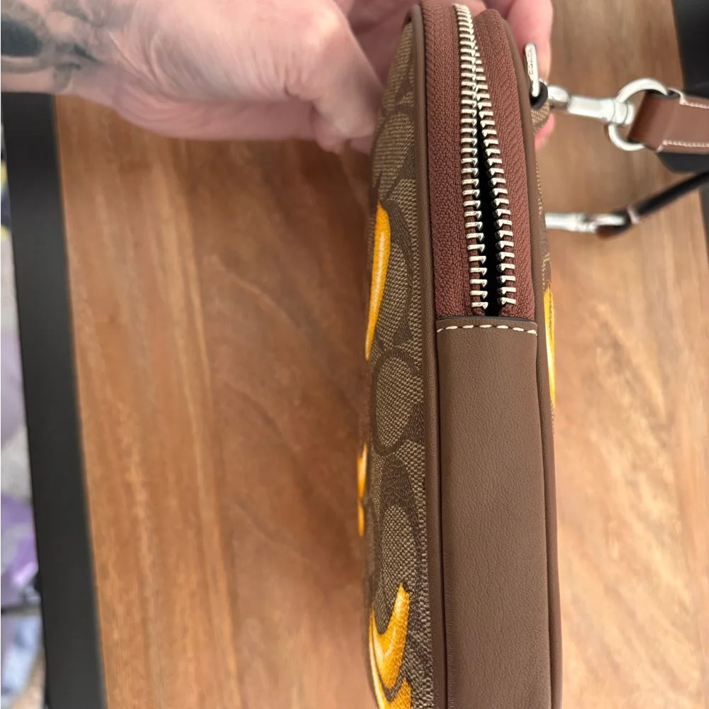 Coach Banana Aden crossbody - Picture 2 of 9